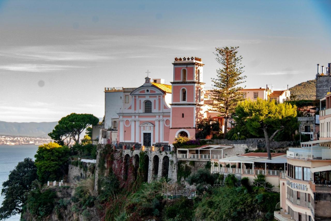 Il Tulipano - Appartamento Al Centro Di Vico Equense Exteriör bild