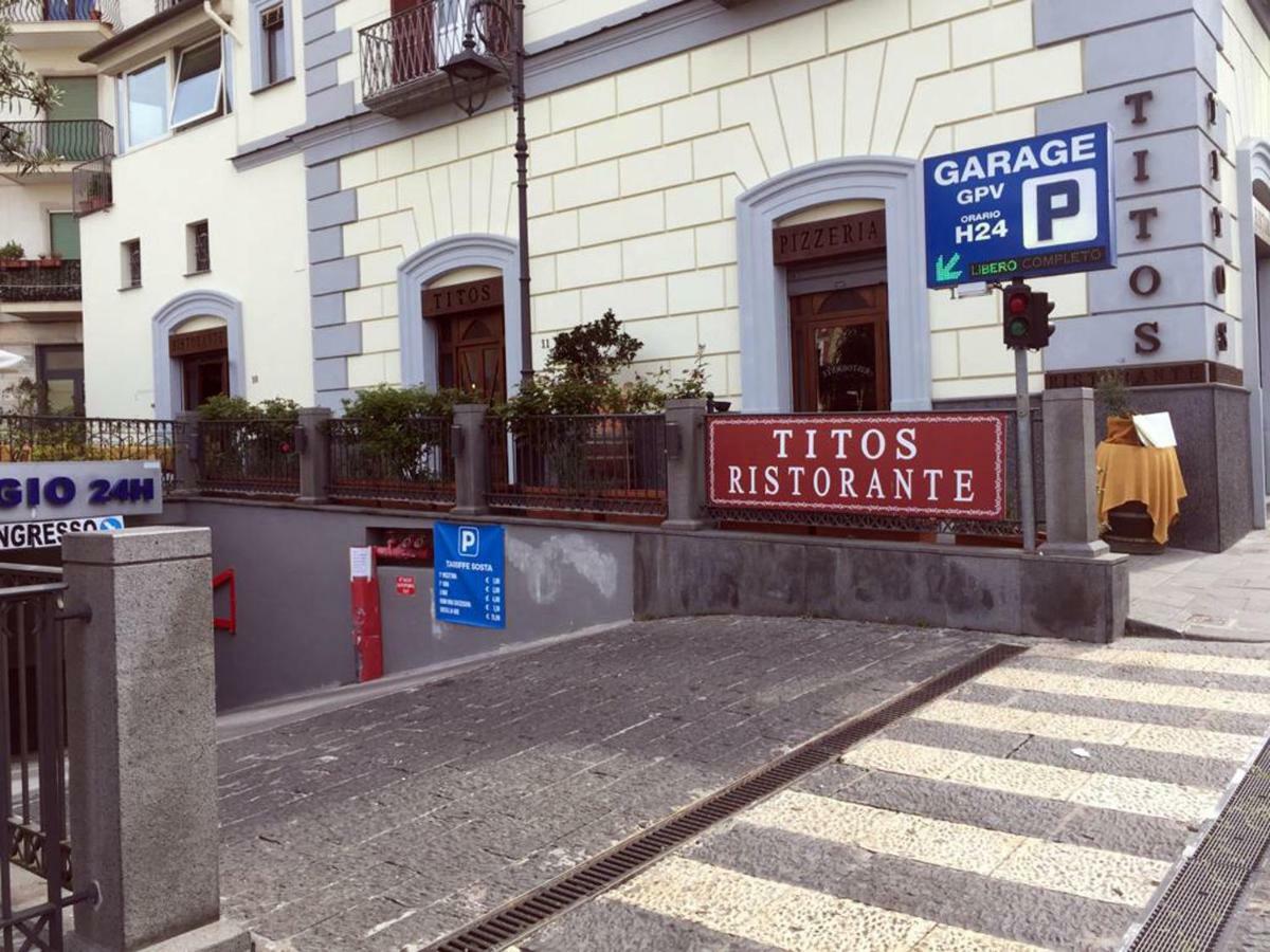 Il Tulipano - Appartamento Al Centro Di Vico Equense Exteriör bild